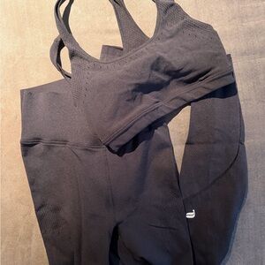 Fabletics Sculptknit Contour High-Waisted Legging/Sports Bra Set